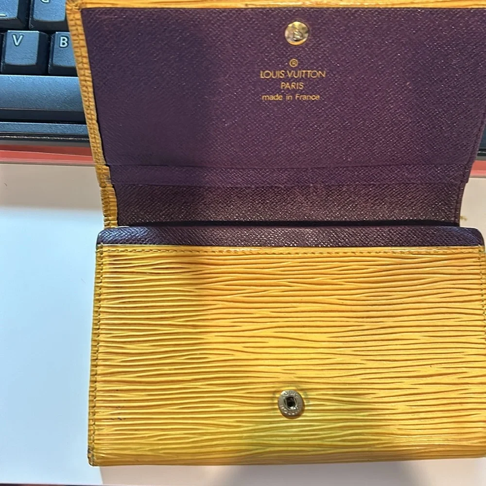 LV EPI SNAP WALLET - Picture 2 of 8